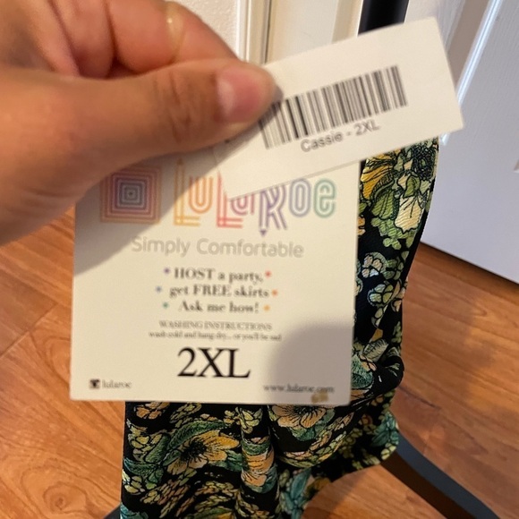 Lularoe womens skirt 2x black with yellow flowers​​​​​​​​ - Picture 3 of 4
